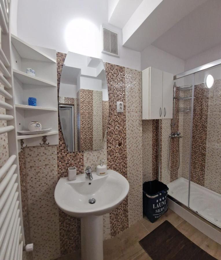 Laroka House Beautiful Apartment Universitate Center Boekarest Buitenkant foto