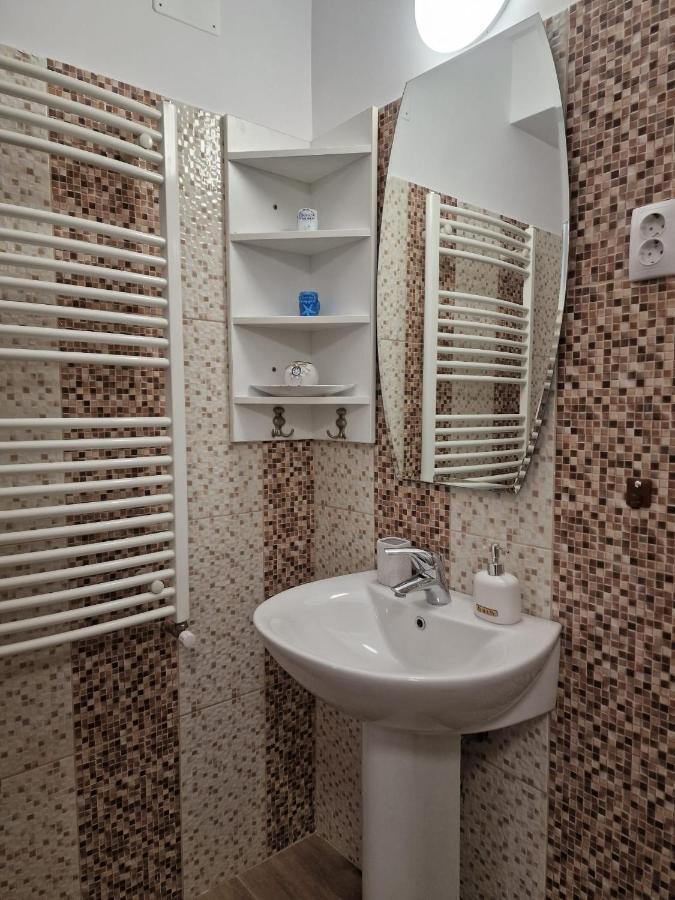 Laroka House Beautiful Apartment Universitate Center Boekarest Buitenkant foto