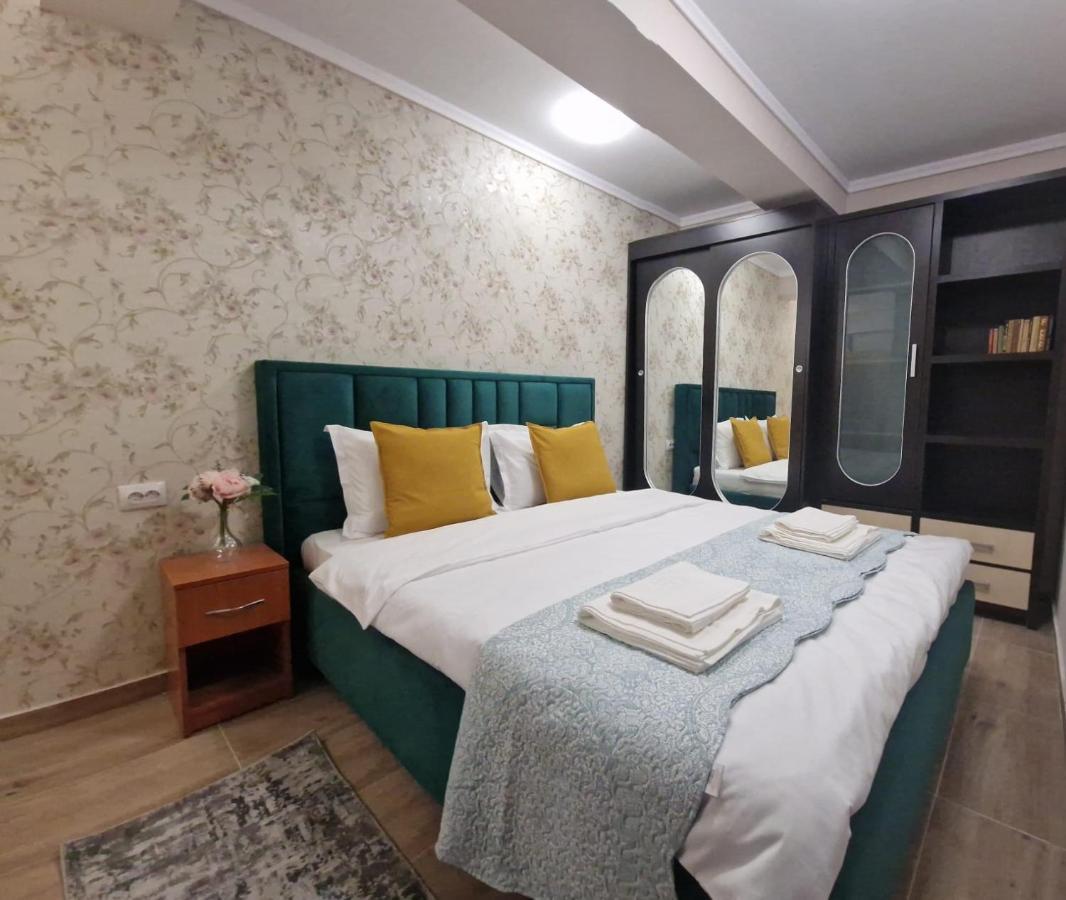 Laroka House Beautiful Apartment Universitate Center Boekarest Buitenkant foto
