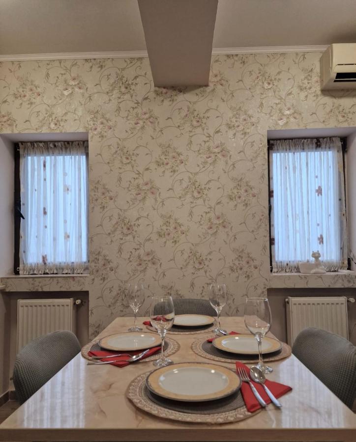 Laroka House Beautiful Apartment Universitate Center Boekarest Buitenkant foto